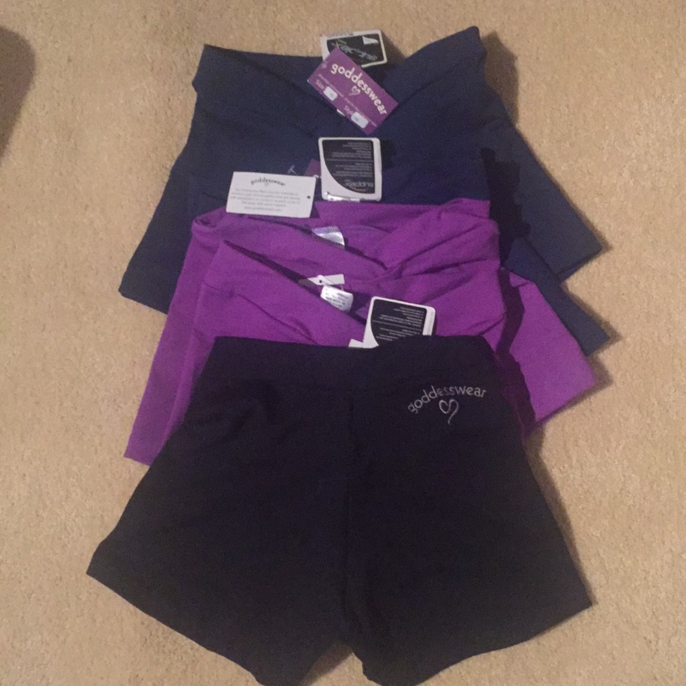 Sexy booty flattering workout shorts - Picture 3 of 8